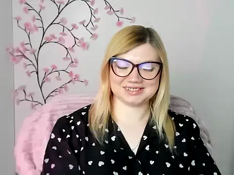 Snapshot of Lola_moree chatting on May 11, 2026, 2:45 pm Lola moree online show from May 11, 2026, 2:45 pm