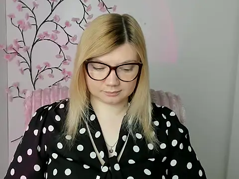 Snapshot of Lola_moree chatting on April 21, 2026, 11:39 am Lola moree online show from April 21, 2026, 11:39 am