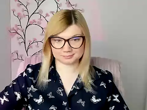 Snapshot of Lola_moree chatting on April 20, 2026, 11:35 am Lola moree online show from April 20, 2026, 11:35 am
