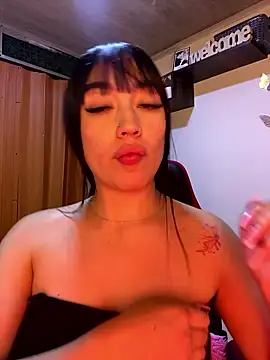 Melody rousse  online show from November 12, 2025, 7:18 pm