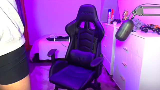 lucas kazimm online show from March 8, 2025, 10:45 pm