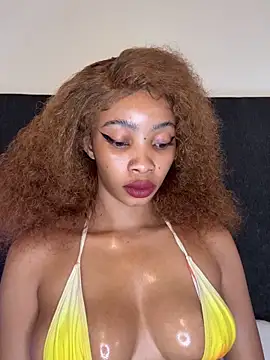 Snapshot of ZinaFreak chatting on October 20, 2025, 7:14 pm ZinaFreak online show from October 20, 2025, 7:14 pm