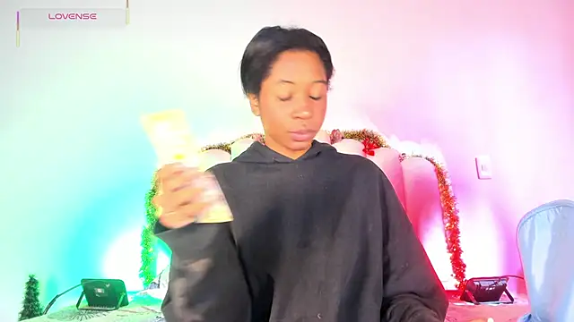 Zaira Rose  online show from November 30, 2025, 1:45 pm