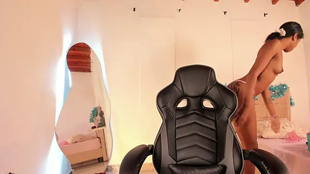 Snapshot of Zaira_Rose_ chatting on December 18, 2025, 1:59 pm Zaira Rose online show from December 18, 2025, 1:59 pm