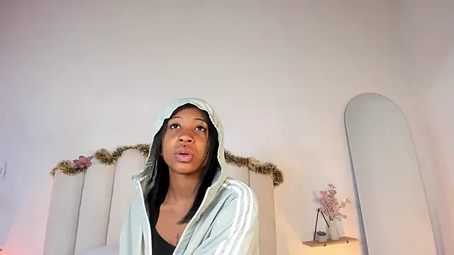 Snapshot of Zaira_Rose_ chatting on December 17, 2025, 1:05 pm Zaira Rose online show from December 17, 2025, 1:05 pm