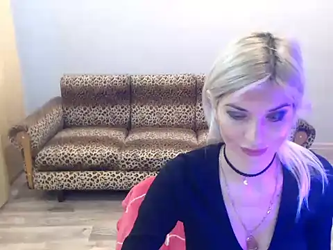 Snapshot of SexyBeatriice chatting on November 18, 2025, 7:22 am SexyBeatriice online show from November 18, 2025, 7:22 am