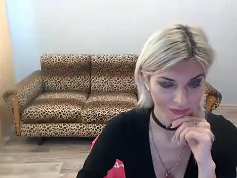 Snapshot of SexyBeatriice chatting on November 23, 2025, 7:18 am SexyBeatriice online show from November 23, 2025, 7:18 am