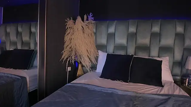 Snapshot of CandyLuxury__ chatting on March 20, 2025, 6:20 pm CandyLuxury online show from March 20, 2025, 6:20 pm