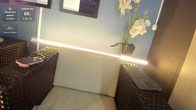 AliDiaz  online show from November 25, 2025, 7:47 pm