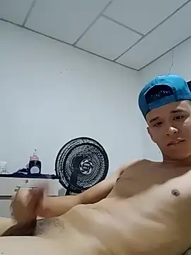 arevalo1124 online show from February 3, 2025, 11:47 pm