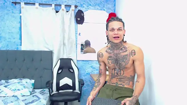 Snapshot of hot_man05 chatting on February 7, 2026, 1:24 am hot man05 online show from February 7, 2026, 1:24 am