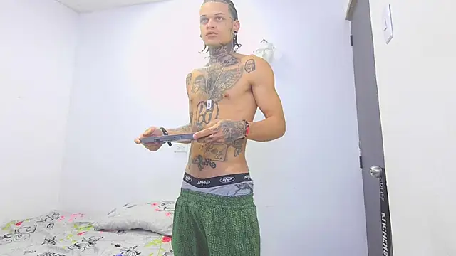 Snapshot of hot_man05 chatting on February 12, 2026, 11:04 pm hot man05 online show from February 12, 2026, 11:04 pm