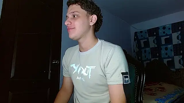 Snapshot of Thomas_May4rs chatting on November 5, 2025, 12:58 am Thomas May4rs online show from November 5, 2025, 12:58 am