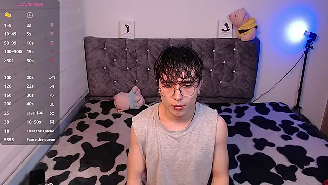 Snapshot of stiven_and_ale chatting on March 7, 2025, 4:46 am stiven and ale online show from March 7, 2025, 4:46 am