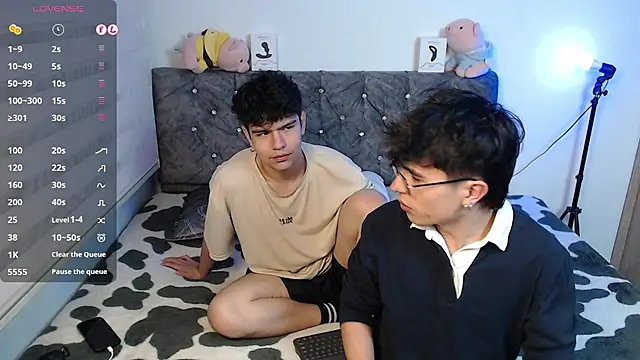 Snapshot of stiven_and_ale chatting on February 27, 2025, 5:51 am stiven and ale online show from February 27, 2025, 5:51 am