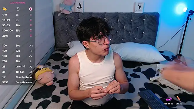 Snapshot of stiven_and_ale chatting on March 9, 2025, 5:22 am stiven and ale online show from March 9, 2025, 5:22 am