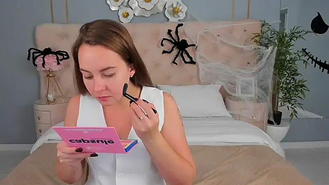 JaniceCollins online show from October 28, 2025, 2:45 am