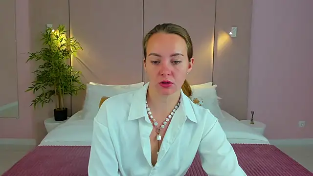 JaniceCollins online show from October 9, 2025, 2:23 am