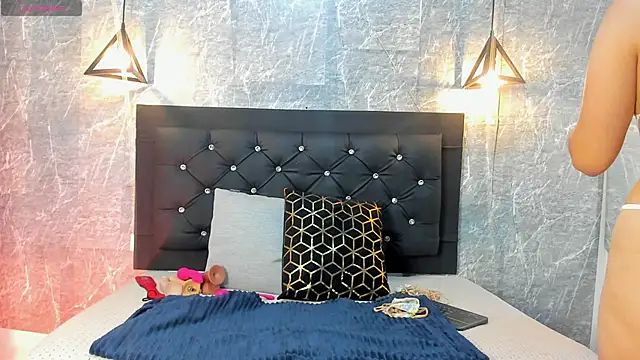 emberhodson online show from November 12, 2025, 10:52 am