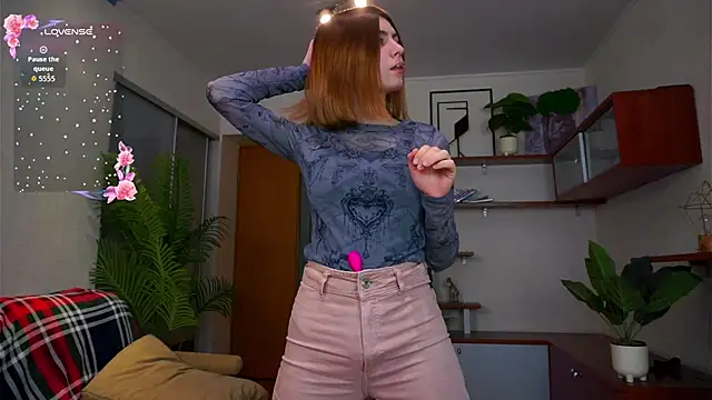 ErlinaBuoy online show from October 13, 2025, 5:42 am