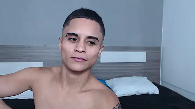 Snapshot of Liiamthompson chatting on October 8, 2025, 10:32 pm Liiamthompson online show from October 8, 2025, 10:32 pm