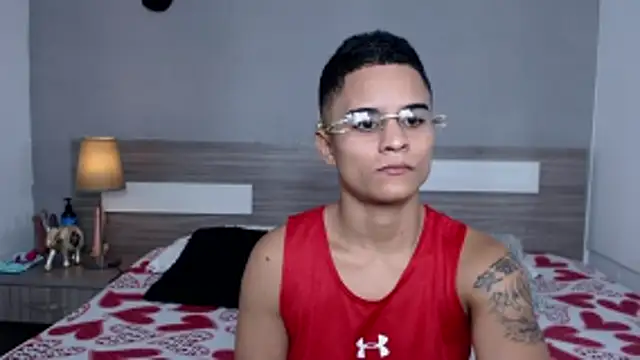 Snapshot of Liiamthompson chatting on October 18, 2025, 8:27 am Liiamthompson online show from October 18, 2025, 8:27 am