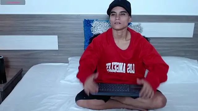 Snapshot of Liiamthompson chatting on November 6, 2025, 11:03 am Liiamthompson online show from November 6, 2025, 11:03 am