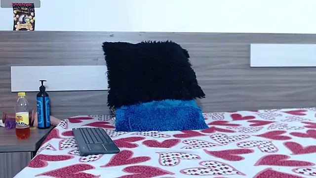 Liiamthompson online show from November 26, 2025, 9:26 pm