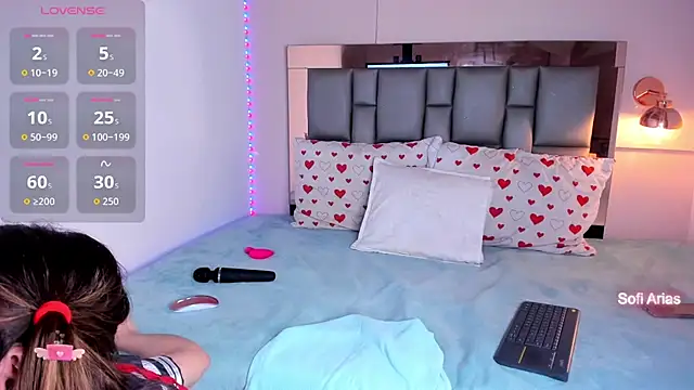 Snapshot of SofiArias chatting on October 31, 2025, 8:16 pm SofiArias online show from October 31, 2025, 8:16 pm