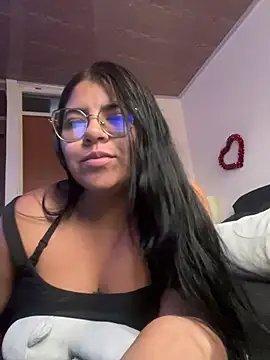 viccky vick online show from February 17, 2025, 9:10 pm