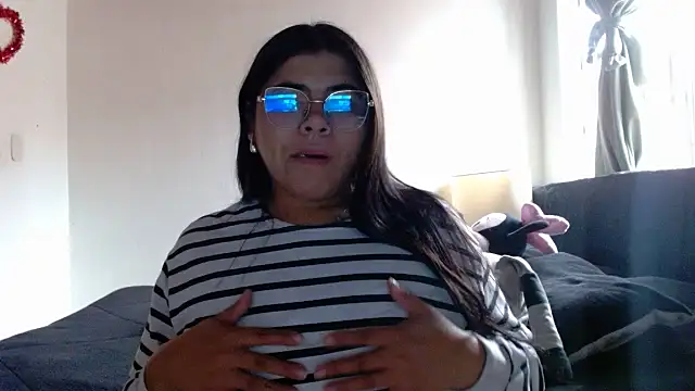 viccky vick online show from October 23, 2025, 8:51 pm