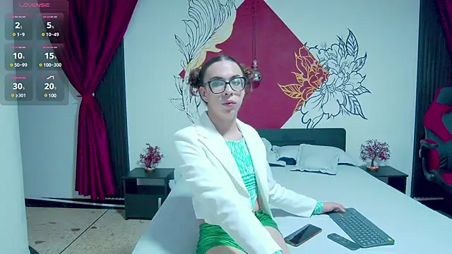 AuroraStartrainn online show from March 11, 2025, 1:01 pm