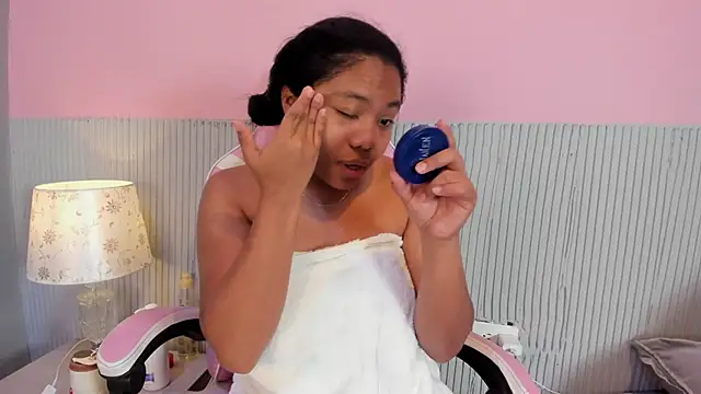 yeikafoxy online show from November 20, 2025, 11:11 am