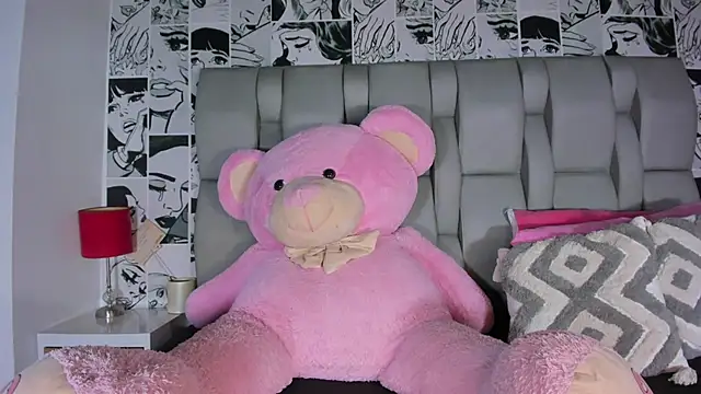 LucyRosse online show from April 6, 2026, 11:33 am