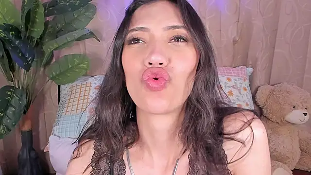 Snapshot of Miss_veronicaa2 chatting on July 6, 2026, 1:18 pm Miss veronicaa2 online show from July 6, 2026, 1:18 pm
