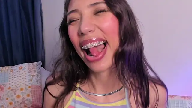 Snapshot of Miss_veronicaa2 chatting on November 12, 2025, 1:59 pm Miss veronicaa2 online show from November 12, 2025, 1:59 pm