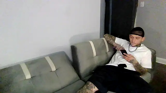 cruz815 online show from November 26, 2025, 11:49 pm