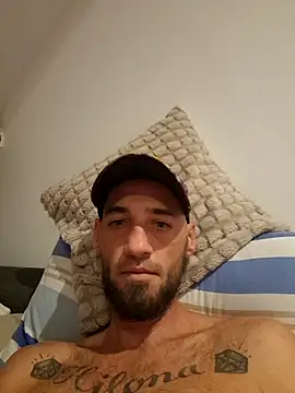 Snapshot of enzo4586 chatting on August 8, 2026, 11:12 pm enzo4586 online show from August 8, 2026, 11:12 pm