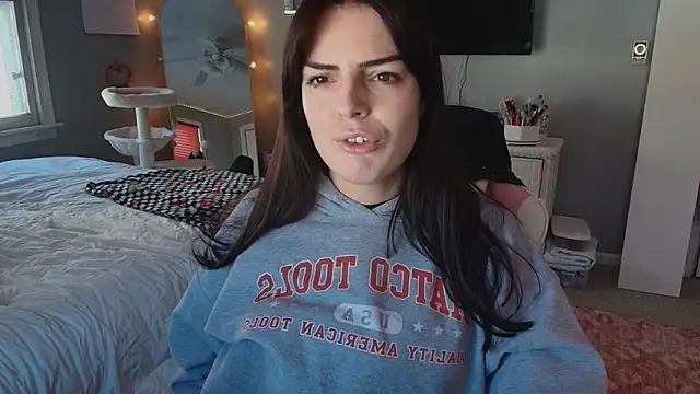 princesselysia online show from February 9, 2026, 3:43 pm