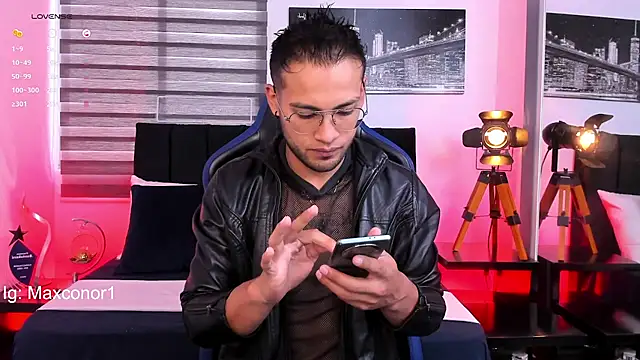 Max Conor1 online show from March 18, 2025, 11:22 am