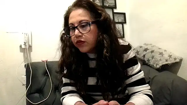 MirandaLatinaLovely online show from January 11, 2026, 5:53 pm