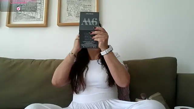 MirandaLatinaLovely online show from April 16, 2026, 5:14 pm