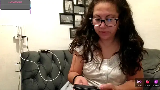 MirandaLatinaLovely online show from December 3, 2025, 4:28 pm