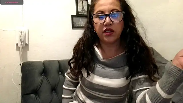 MirandaLatinaLovely online show from December 19, 2025, 7:16 pm