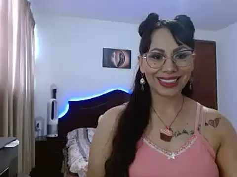 Snapshot of AloLovely_ chatting on April 8, 2026, 10:44 pm AloLovely online show from April 8, 2026, 10:44 pm