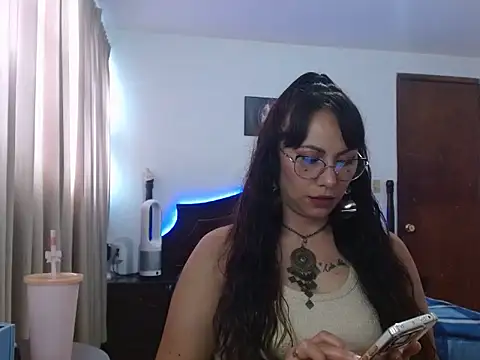 Snapshot of AloLovely_ chatting on April 15, 2026, 7:58 pm AloLovely online show from April 15, 2026, 7:58 pm