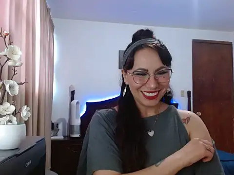 Snapshot of AloLovely_ chatting on March 31, 2026, 7:49 pm AloLovely online show from March 31, 2026, 7:49 pm
