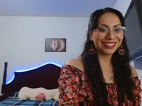 Snapshot of AloLovely_ chatting on May 15, 2026, 2:53 am AloLovely online show from May 15, 2026, 2:53 am