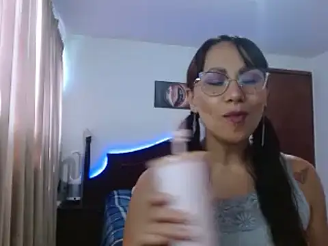 Snapshot of AloLovely_ chatting on April 14, 2026, 7:30 pm AloLovely online show from April 14, 2026, 7:30 pm