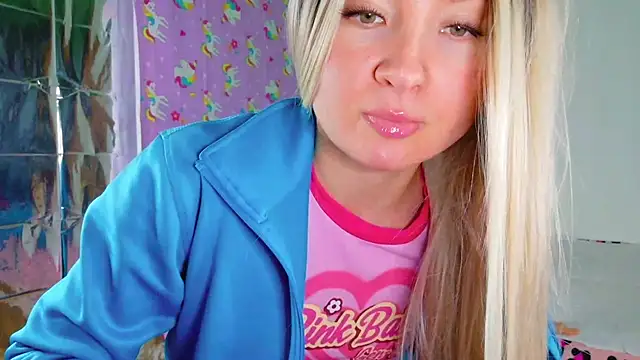 Snapshot of TwerkingCheerleader chatting on October 19, 2025, 8:22 pm TwerkingCheerleader online show from October 19, 2025, 8:22 pm